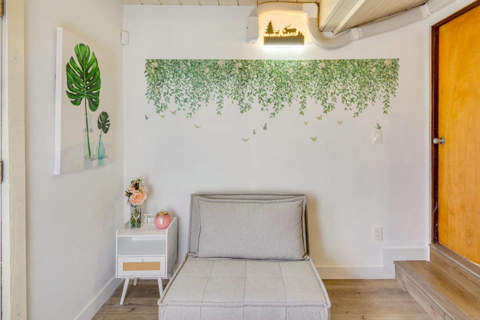 Stroll to Beach & Pepperdine: Airy Malibu Studio Apartment in Malibu