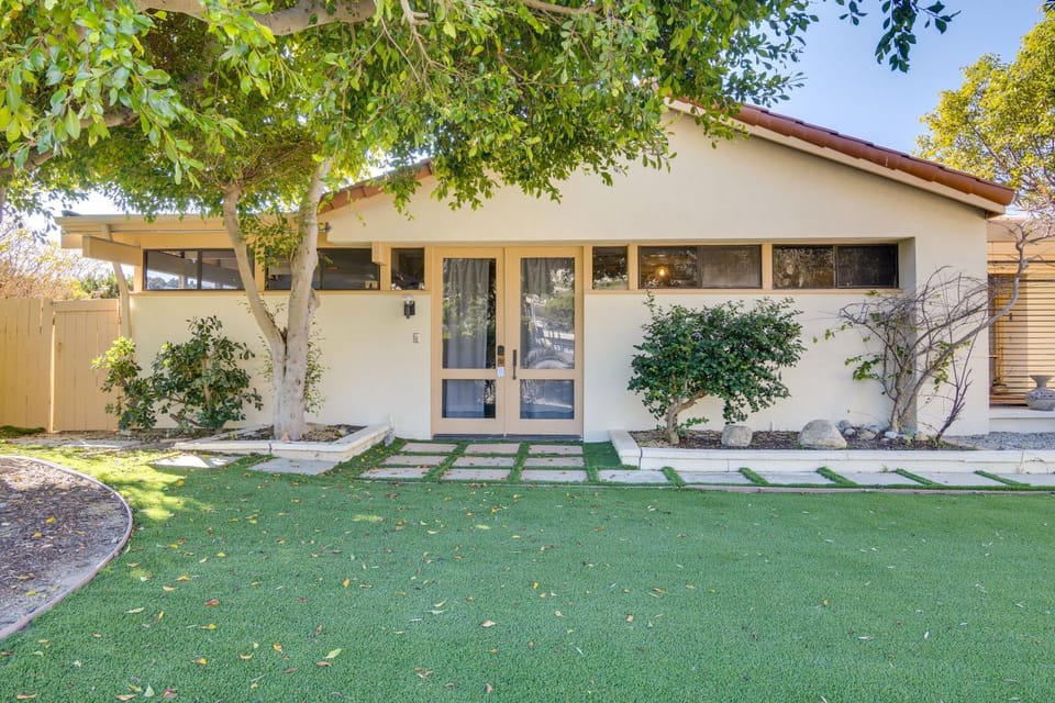 Stroll to Beach & Pepperdine: Airy Malibu Studio Apartment in Malibu