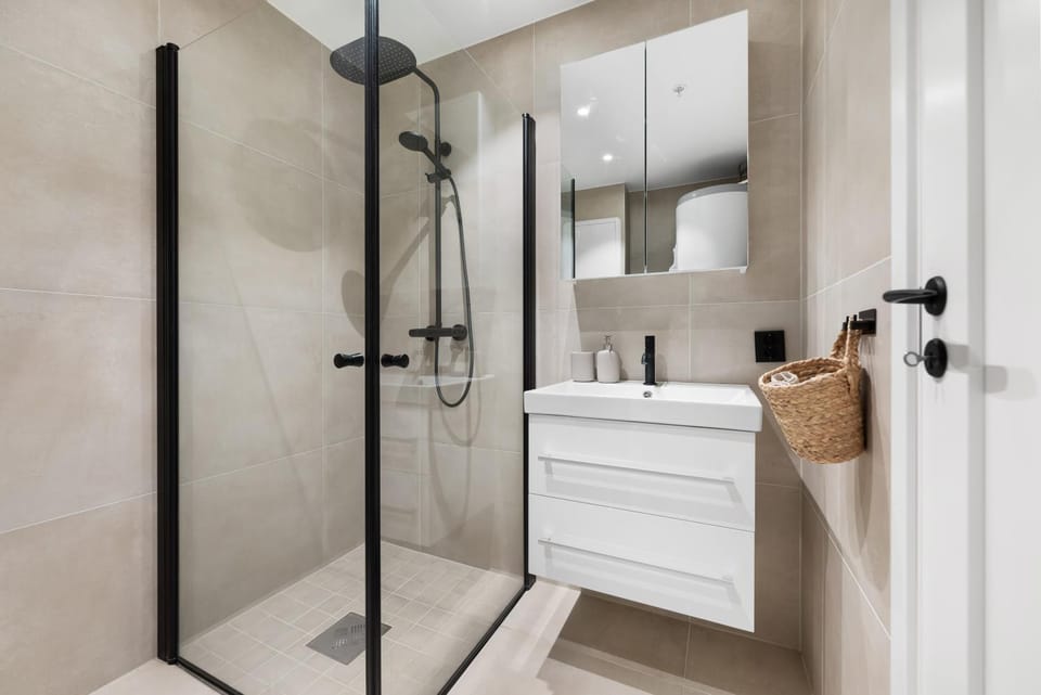 Shower, Bathroom