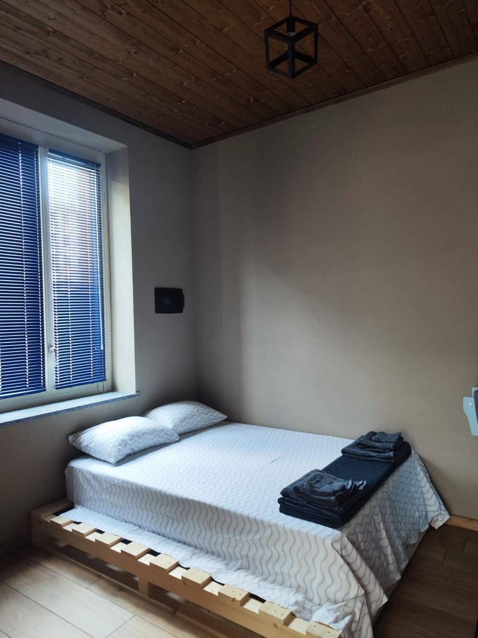 Bed, Living room