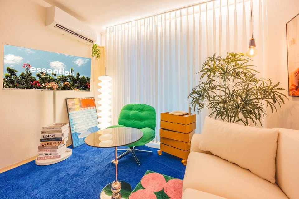 Living room, Seating area, air conditioner
