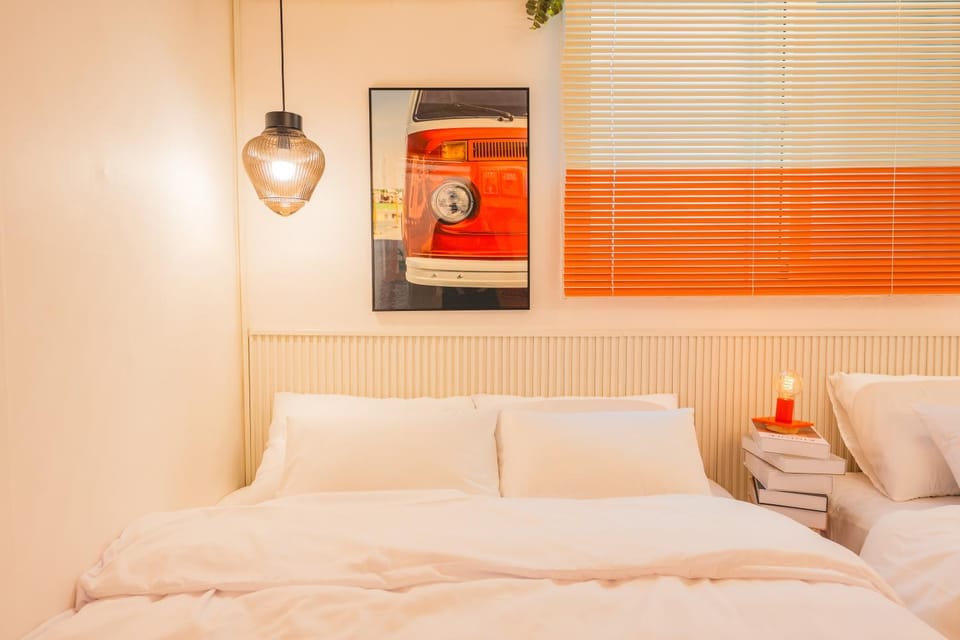 Bed, Photo of the whole room, Decorative detail, Bedroom