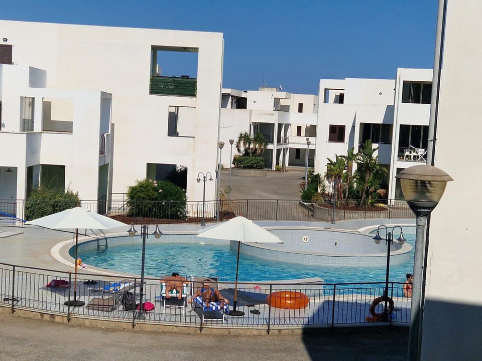 Swimming pool, Swimming pool