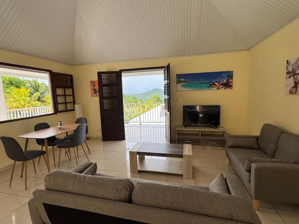 Maison typique au calme avec vue Apartment in Martinique