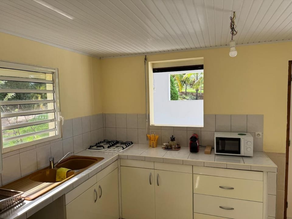 Maison typique au calme avec vue Apartment in Martinique