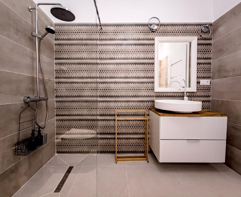 Shower, Toilet, Bathroom, hair dryier, internet, internet, internet
