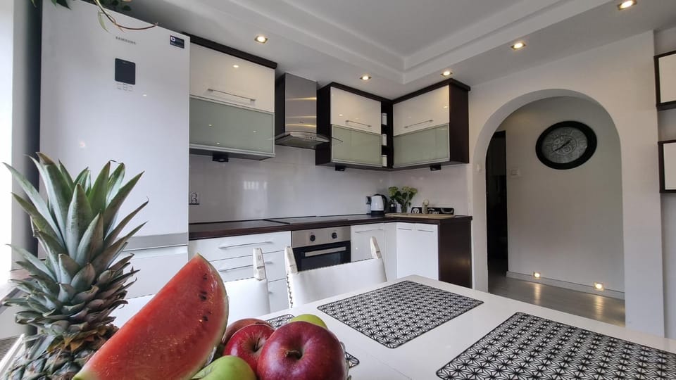 Kitchen or kitchenette, Dining area, dishwasher, stove