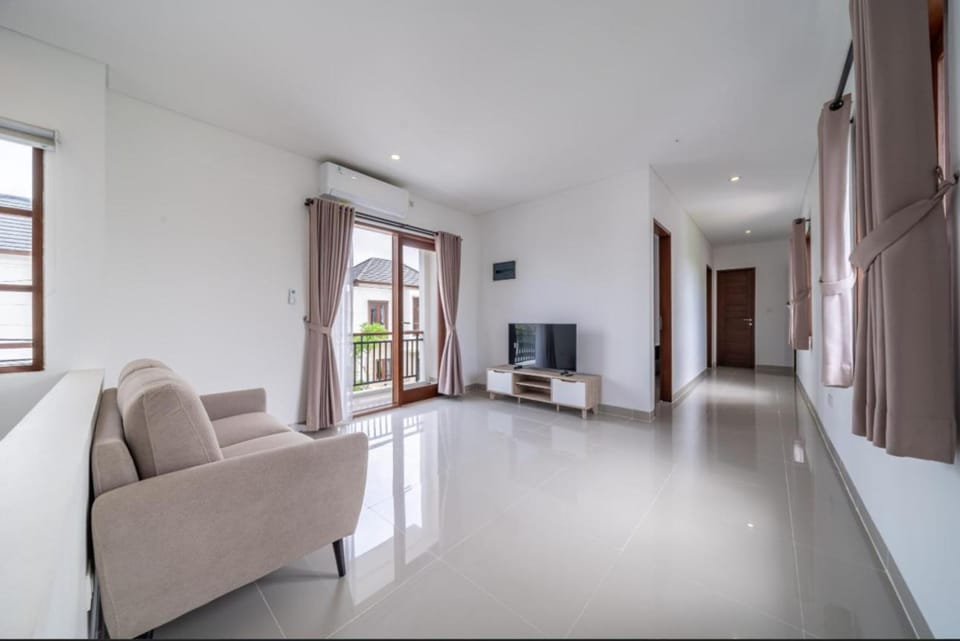 Communal lounge/ TV room, Communal lounge/ TV room, TV and multimedia, Living room, Seating area, Evening entertainment