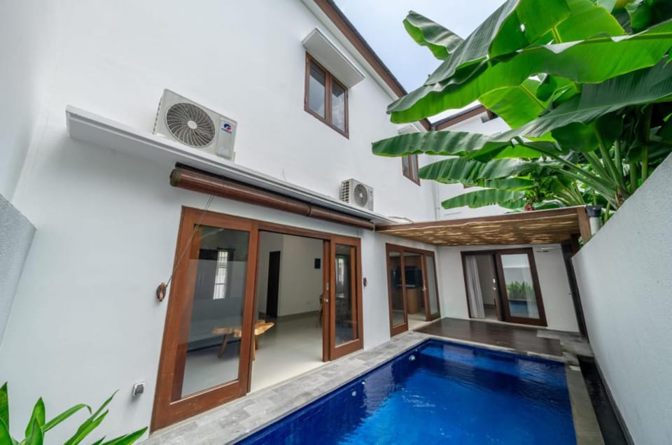 Property building, Day, Pool view, Swimming pool, Open Air Bath, Public Bath