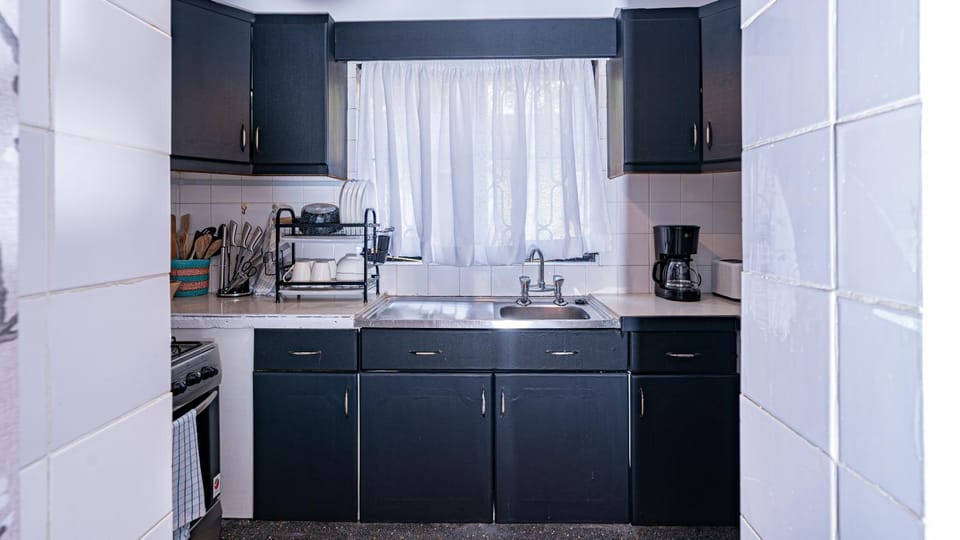 Coffee/tea facilities, Kitchen or kitchenette, oven, pet friendly, stove, toaster
