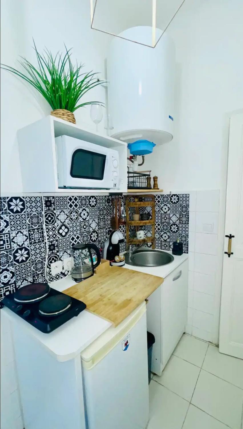 Studio in the center balcony AC Apartment in Nice