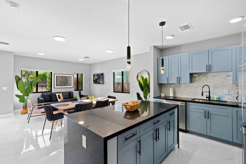 Urban Comfort - 20min to Beach & Airport Apartment in Miami