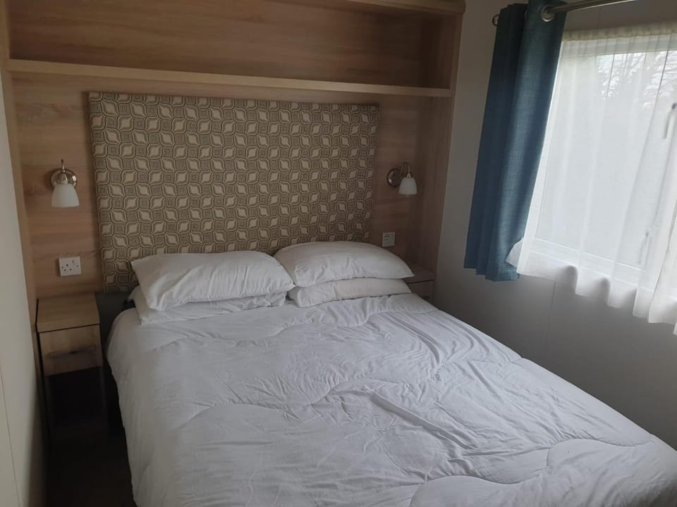Buisham Holiday Home, White Horse House in Selsey
