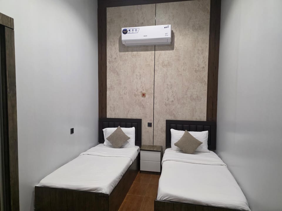 Bed, Photo of the whole room, Bedroom, air conditioner