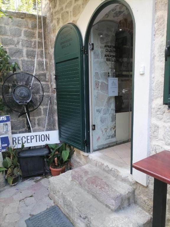 sar 1 balcony Apartment in Kotor