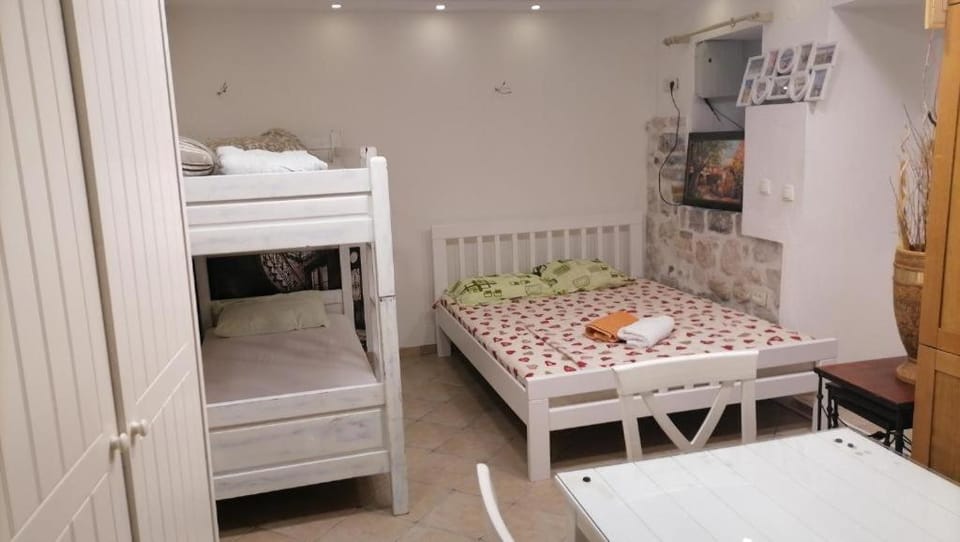 sar 1 balcony Apartment in Kotor