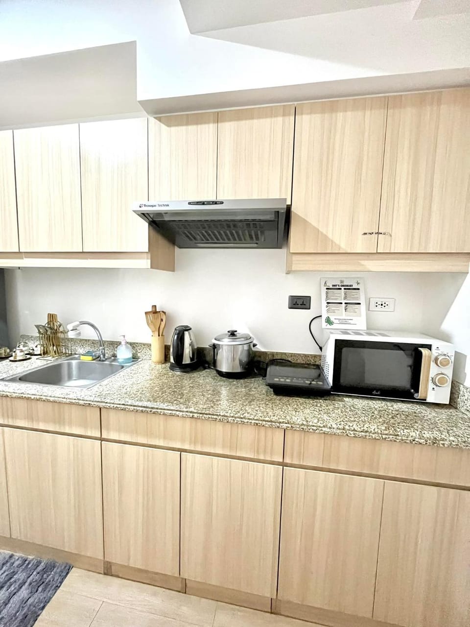Staycation by Darvy Apartment in Muntinlupa