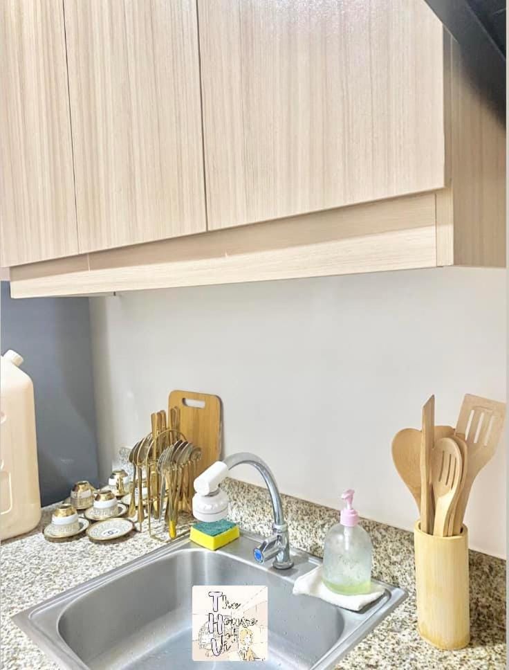 Staycation by Darvy Apartment in Muntinlupa