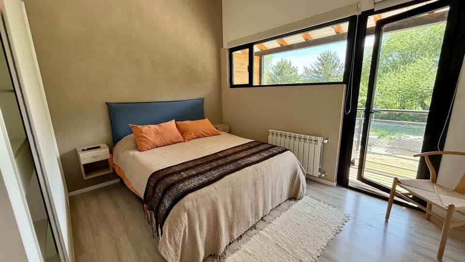 Bed, Balcony/Terrace, heating