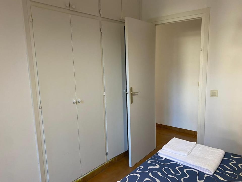 Photo of the whole room, wardrobe