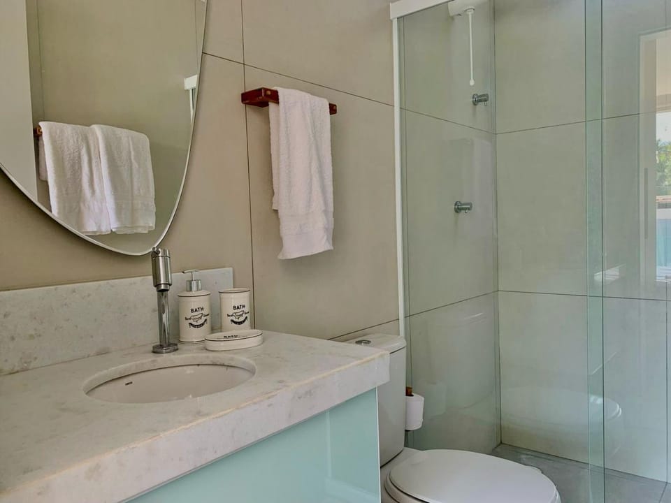 Shower, Toilet, Bathroom, towels