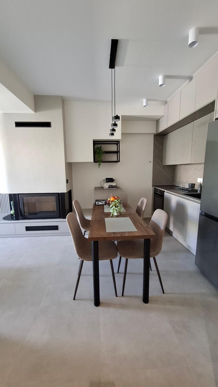 Dining area, kitchen
