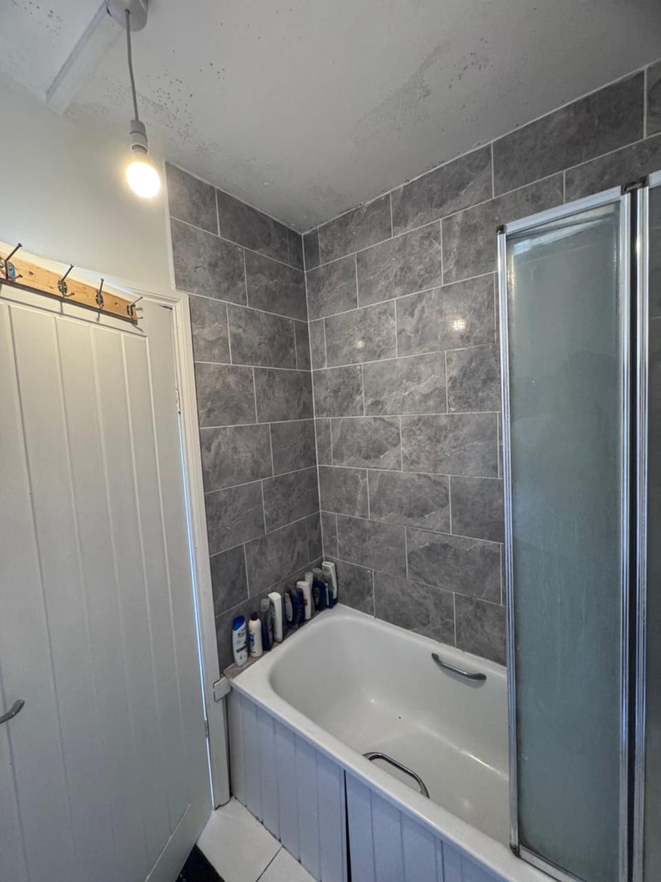 Budget Single Room Vacation rental in London Borough of Croydon