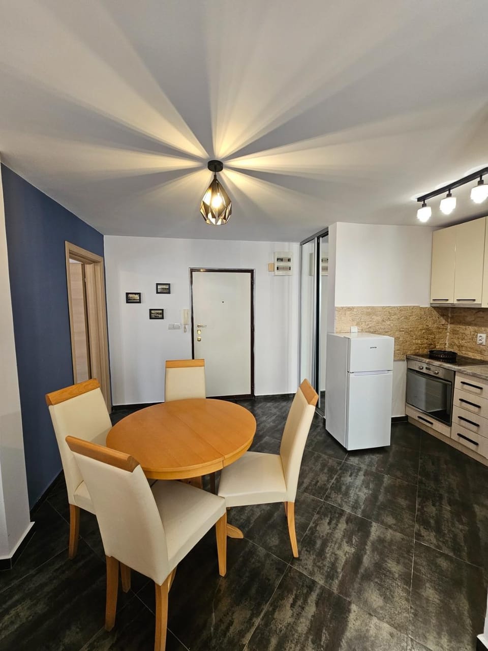 Charming Central Flat - Balcony with Mountain View, Near Beach Apartment in Budva