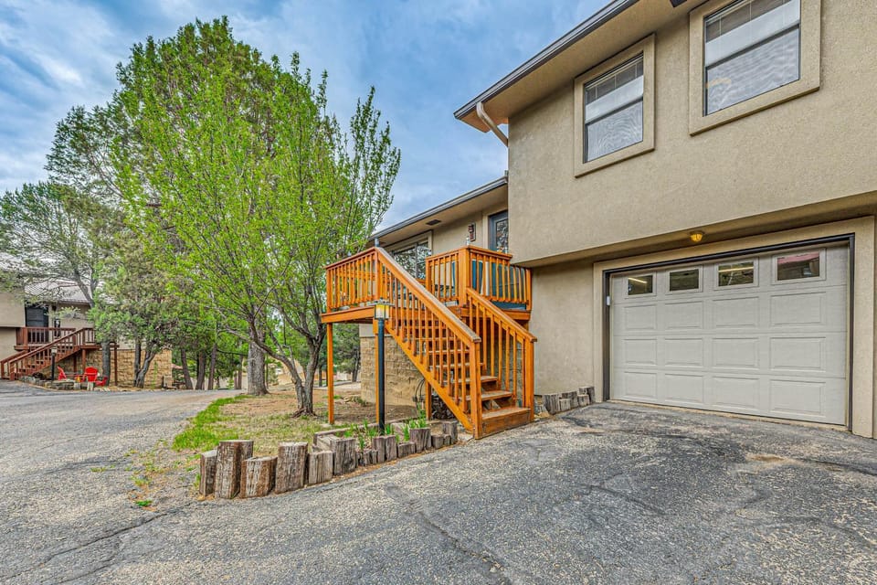 4 Mi to Dtwn: Cozy Family Condo in Ruidoso! House in Ruidoso