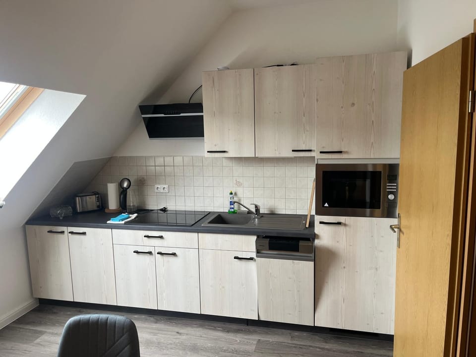 Coffee/tea facilities, Kitchen or kitchenette, oven, stove, toaster, kitchen