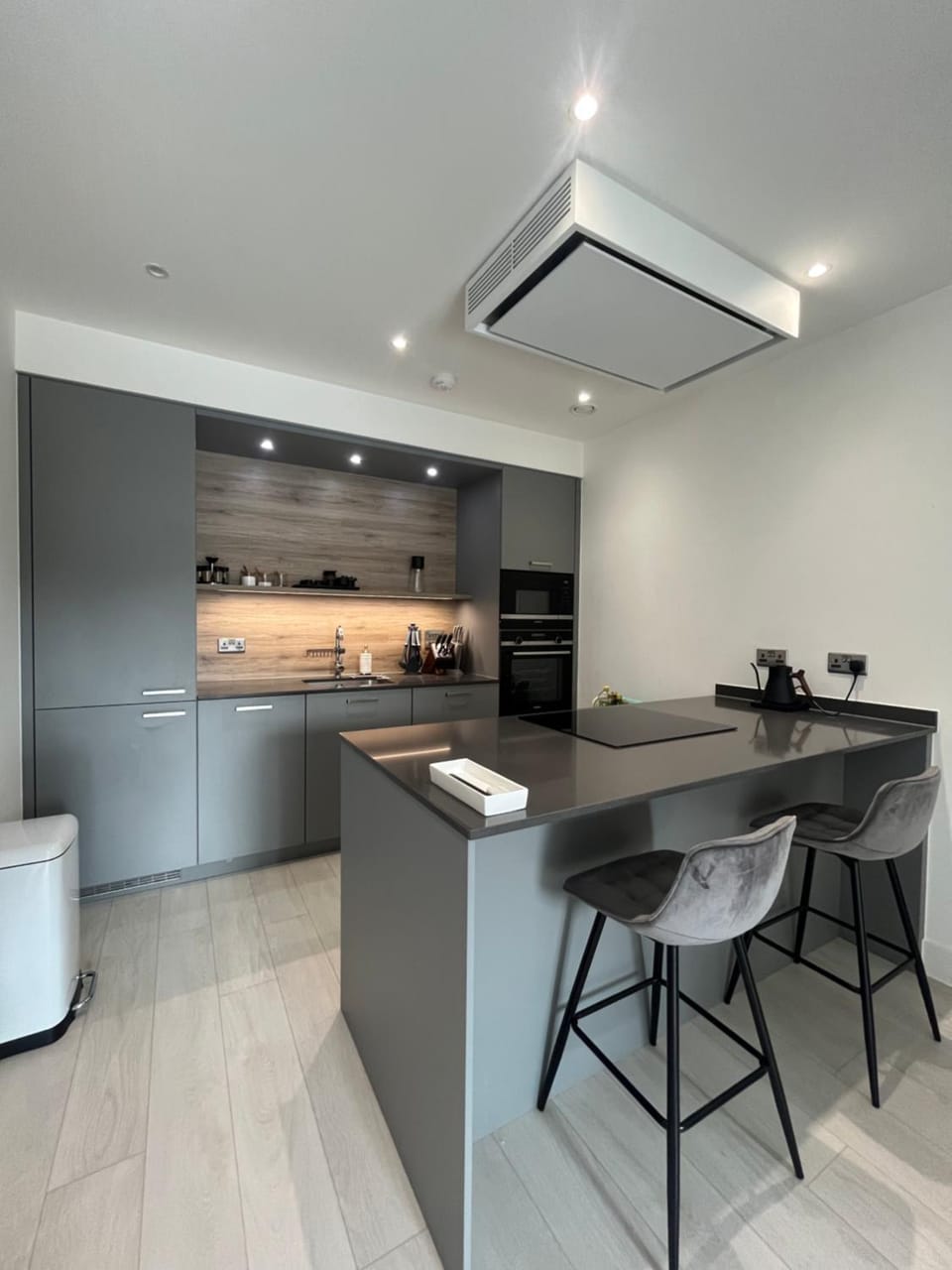 Kitchen or kitchenette, Dining area, minibar, pet friendly