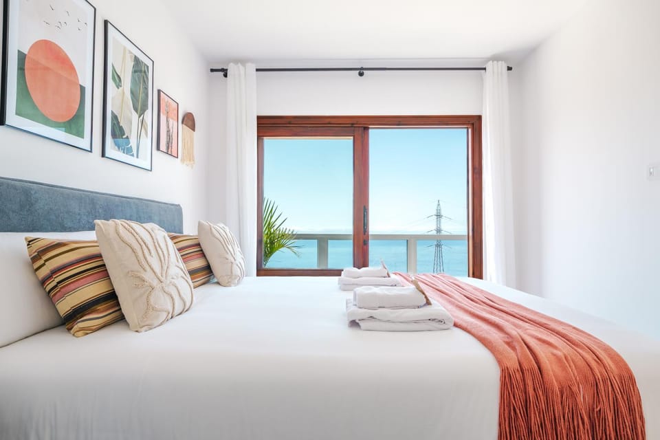 Bed, Bedroom, Sea view