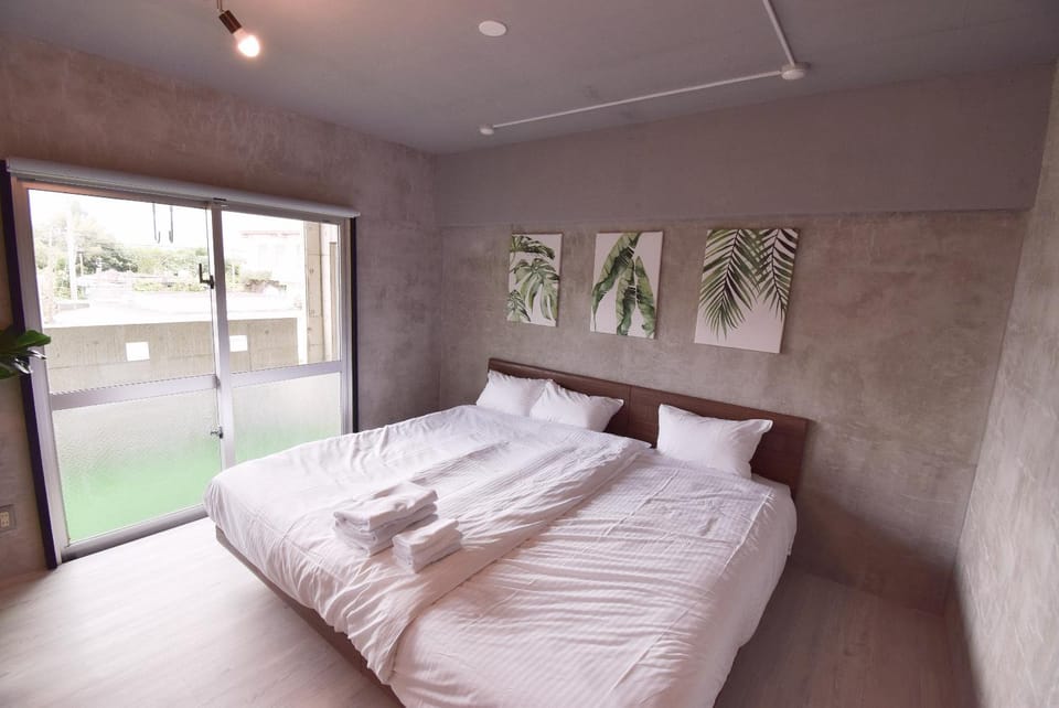 2-101号広いワンルームナカマコンド恩納小学生まで添い寝無料 Apartment hotel in Okinawa Prefecture