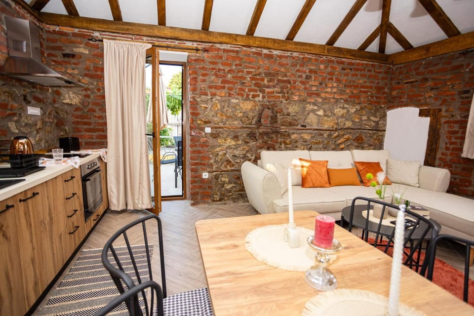 Modern Clock Tower Apartments- Free Parking & Balcony Apartment in Bitola