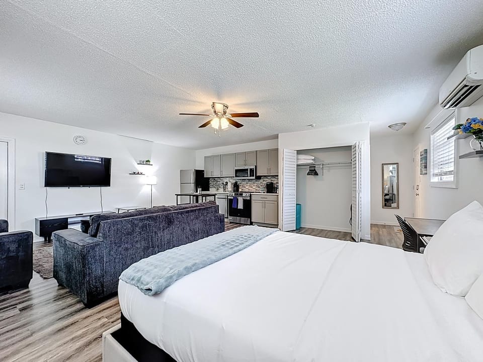 Bed, Bedroom
