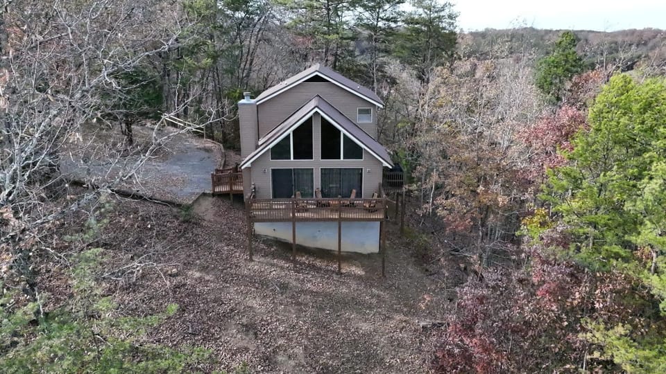 Property building, Day, Neighbourhood, Natural landscape, Bird's eye view, View (from property/room), View (from property/room), Decorative detail, Decorative detail, Autumn, Pets, Pets, City view, City view, Mountain view, Mountain view, pet friendly, pet friendly