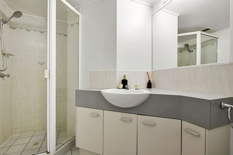 Lindomare Unit 7, 11 Orvieto Tce, Kings Beach Apartment in Kings Beach