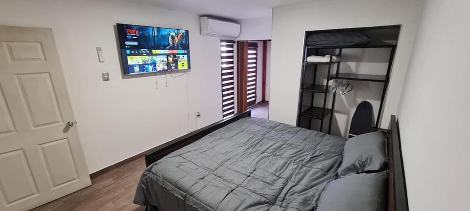 Bed, TV and multimedia, Bedroom