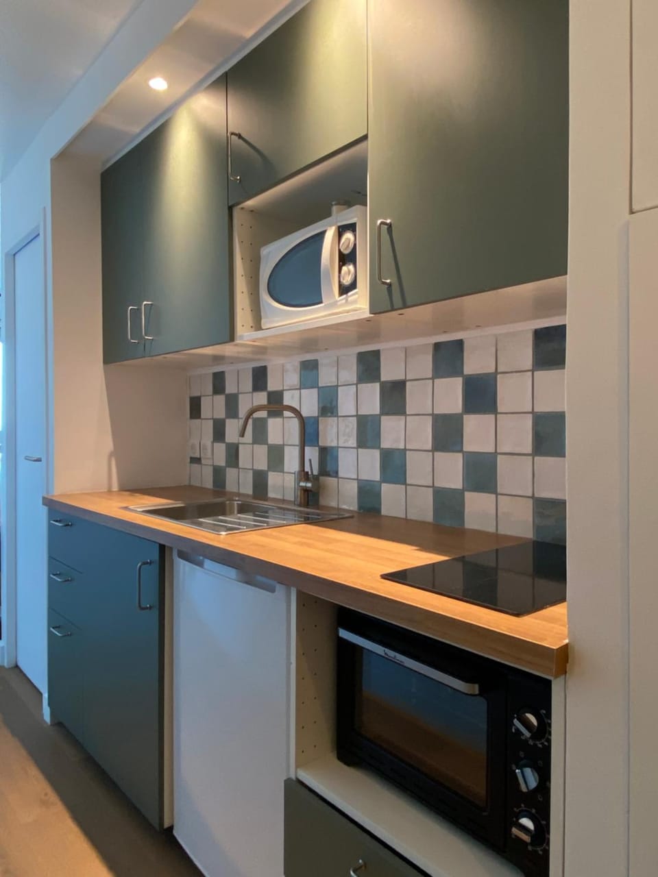 Kitchen or kitchenette, stove