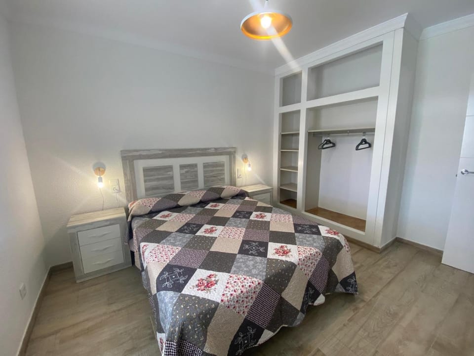Bed, Photo of the whole room, Bedroom, wardrobe