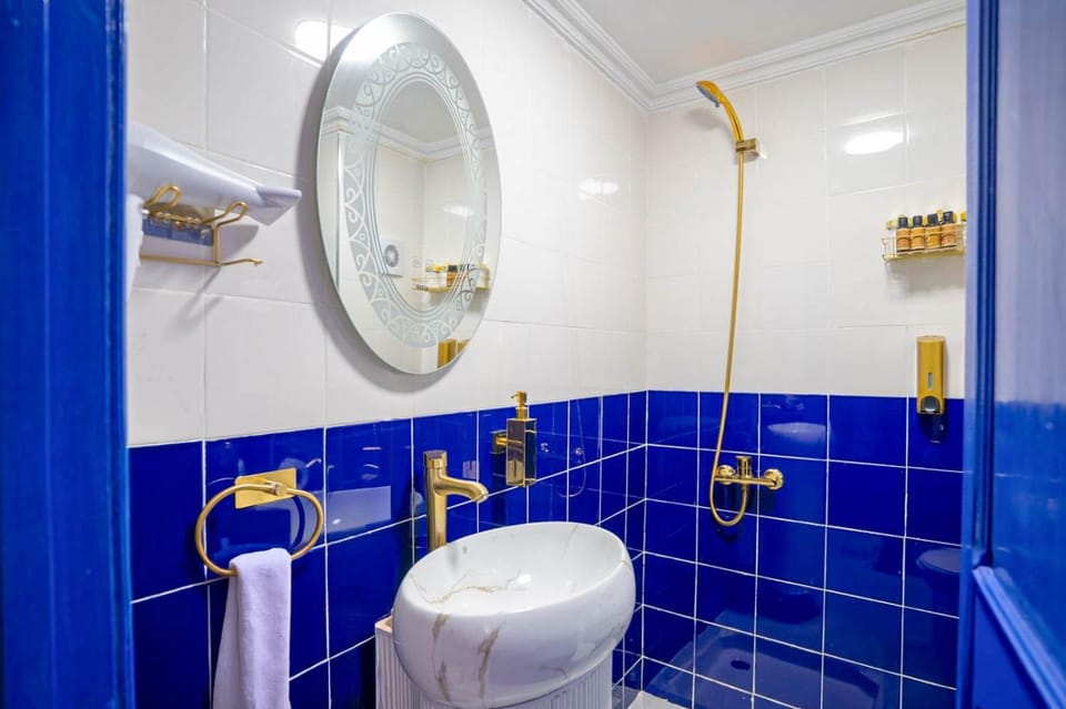 Shower, Bathroom, hair dryier, air conditioner, air conditioner