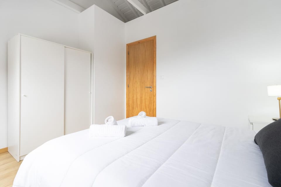 Bed, towels, wardrobe