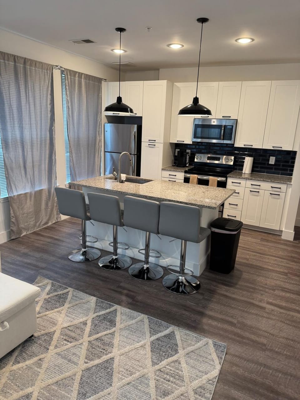 Cozy Contemporary Condo Apartment in Atlanta