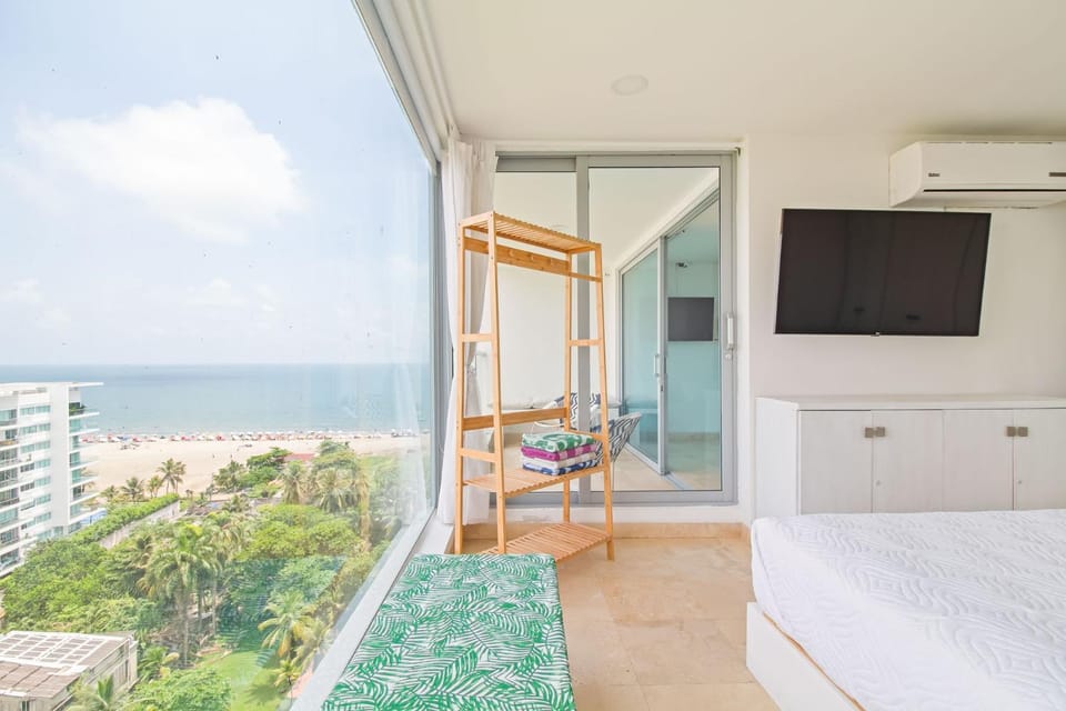 Bed, Natural landscape, TV and multimedia, View (from property/room), Bedroom, Sea view, air conditioner