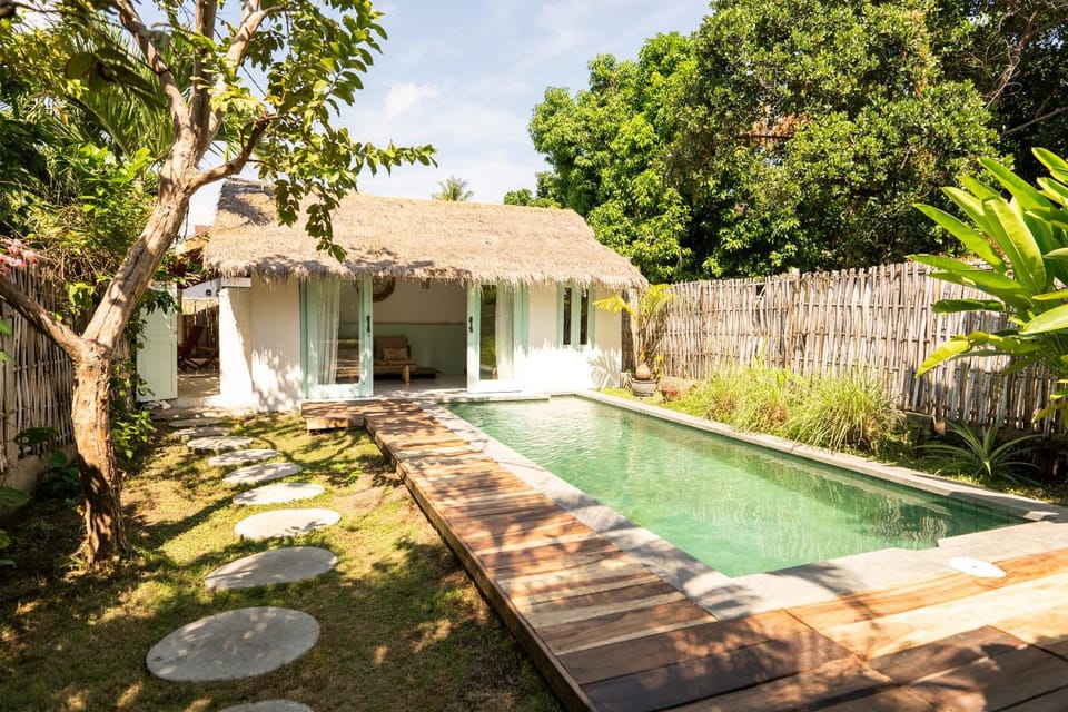 Property building, Day, Garden, Garden view, Pool view, Swimming pool