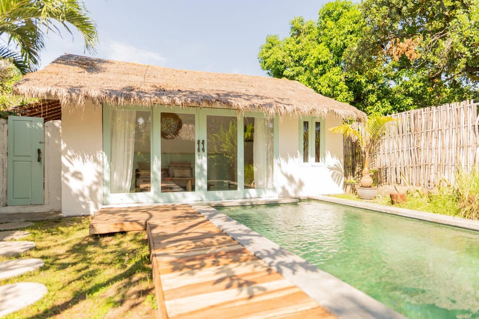 Property building, Day, Garden, Garden view, Pool view, Swimming pool