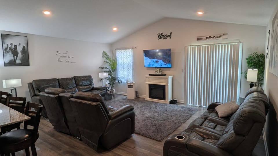 Modern Comfort House in Altoona