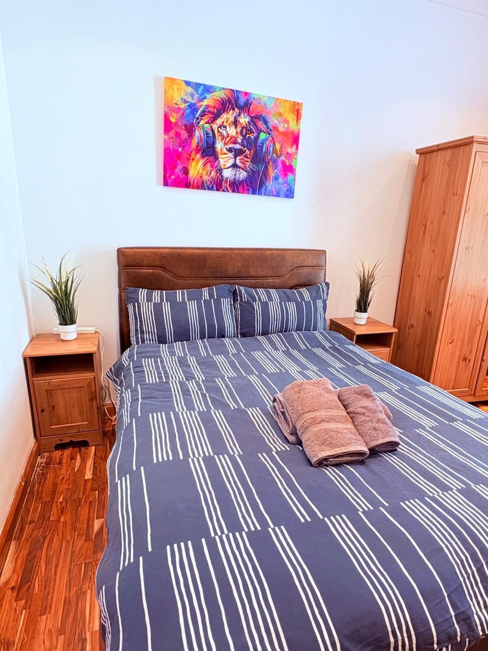 Superb affordable and very well located 3 bed flat for 6 people in Chelsea Zone 1 Apartment in City of Westminster