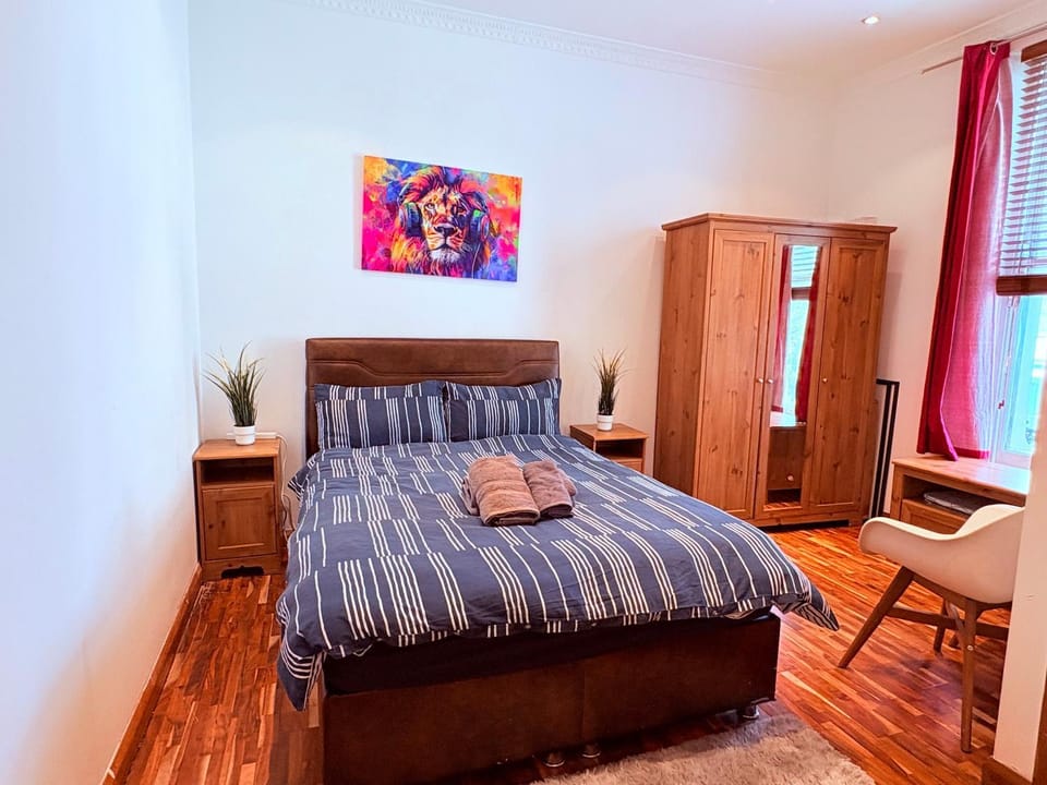 Superb affordable and very well located 3 bed flat for 6 people in Chelsea Zone 1 Apartment in City of Westminster