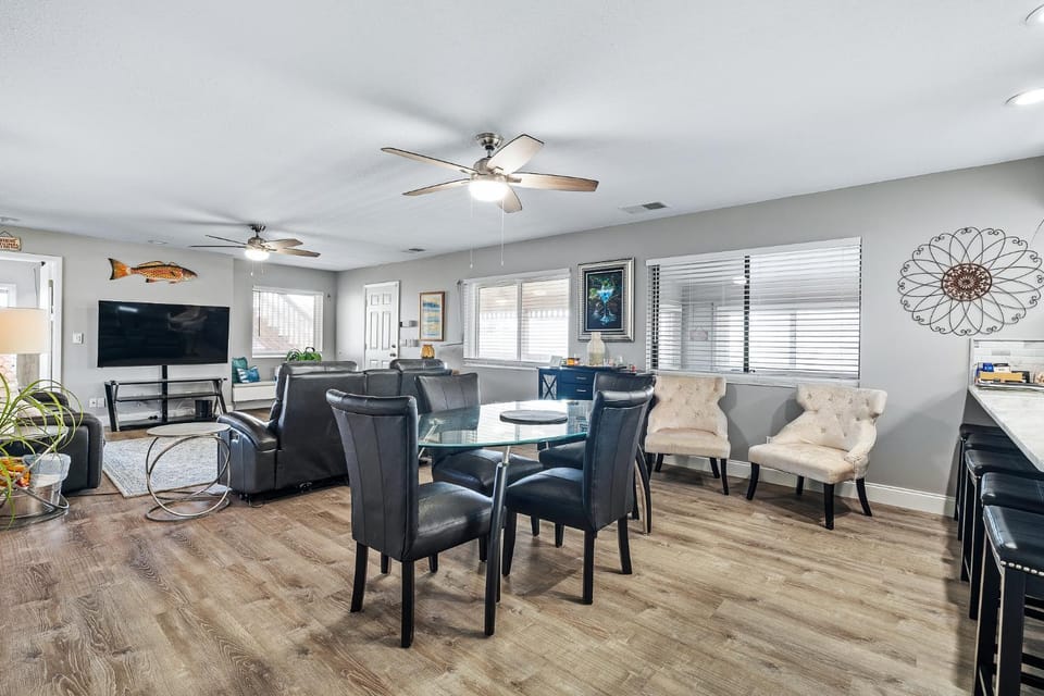 3BR Beach House Spacious & Steps from Sand House in Florida